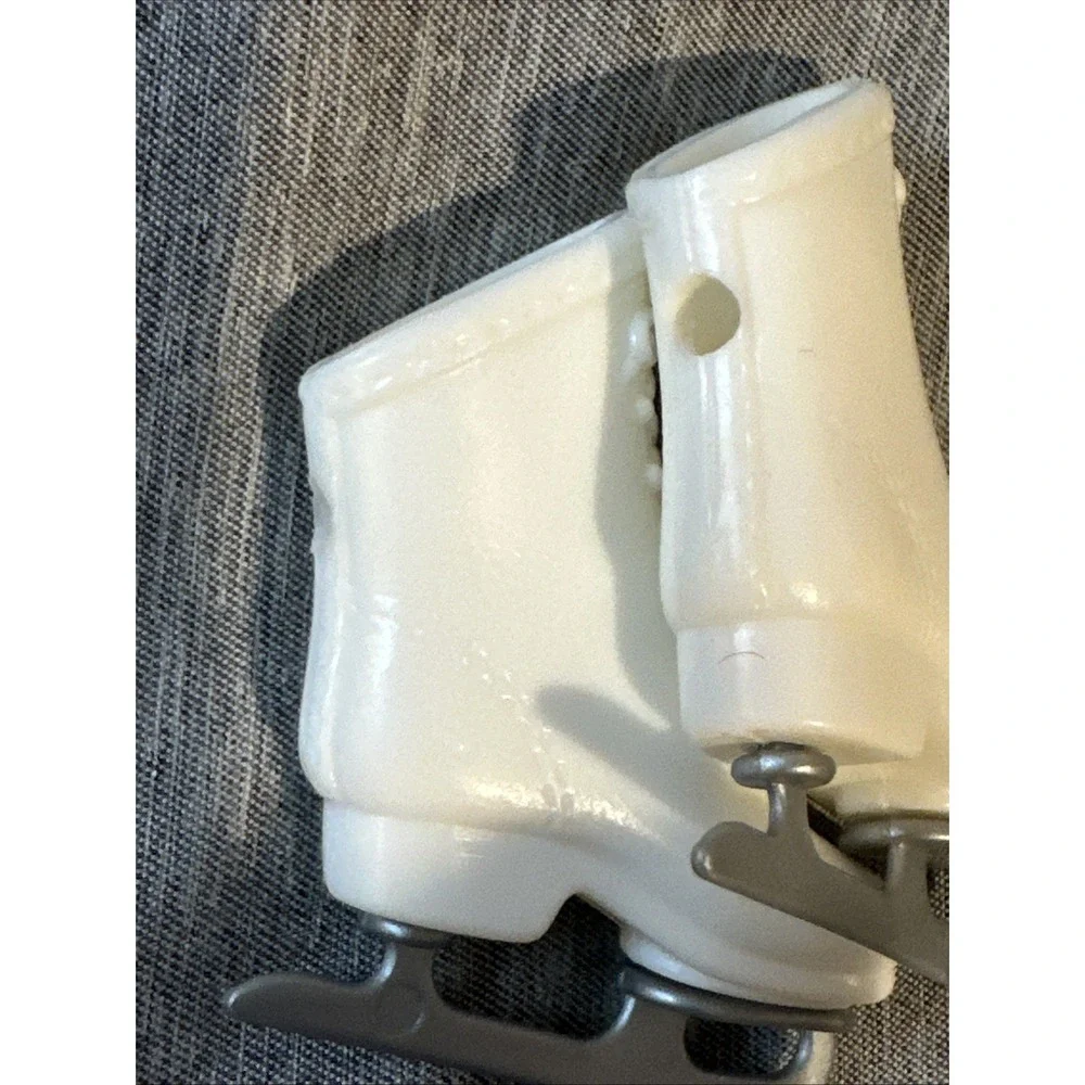 Vingage‎ 1990s Barbie Doll white ice skates holiday